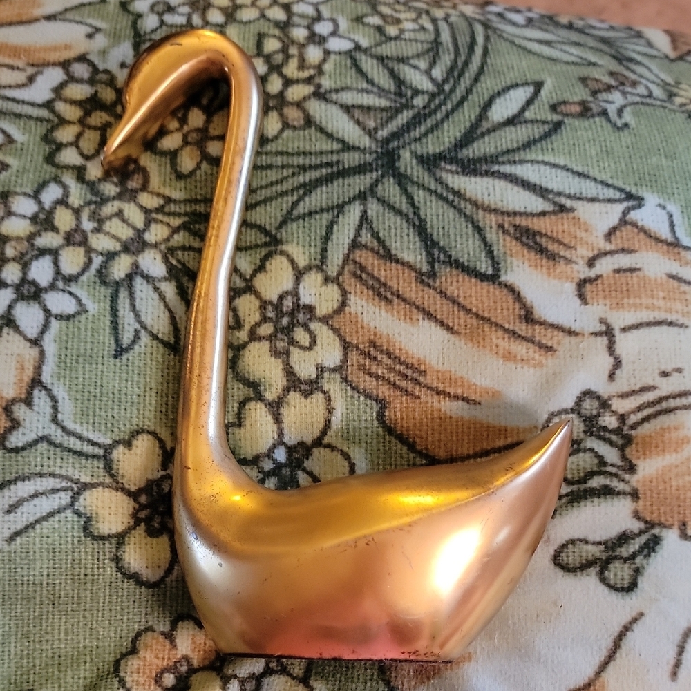 Elegant Gold Swan Figurine